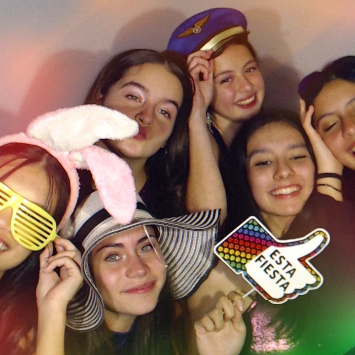 Cabina de fotos de casamiento con fondo elegante